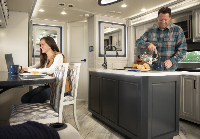 Discovery LXE HQ Anniversary Edition with Kitchen Island image